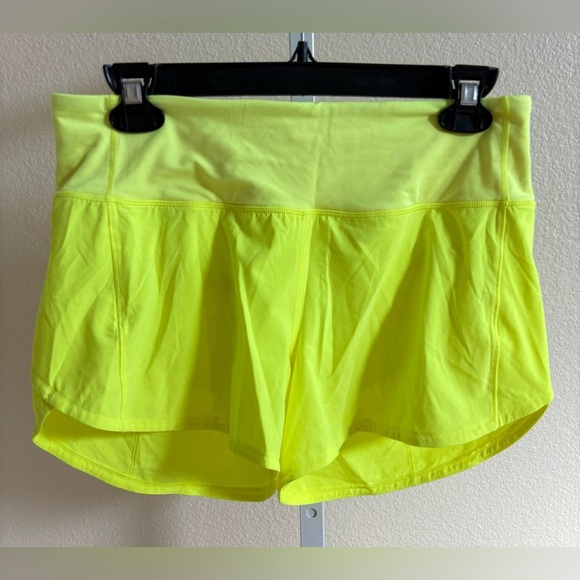 Lululemon Speed Up Mid-Rise Short 4" in Highlight Yellow - Size 6 (Tall) - Picture 6 of 10